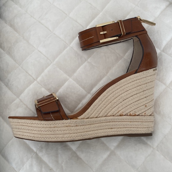 Louise et Cie brown leather, buckle wedge 4in heel. Sz 9 - Picture 6 of 8